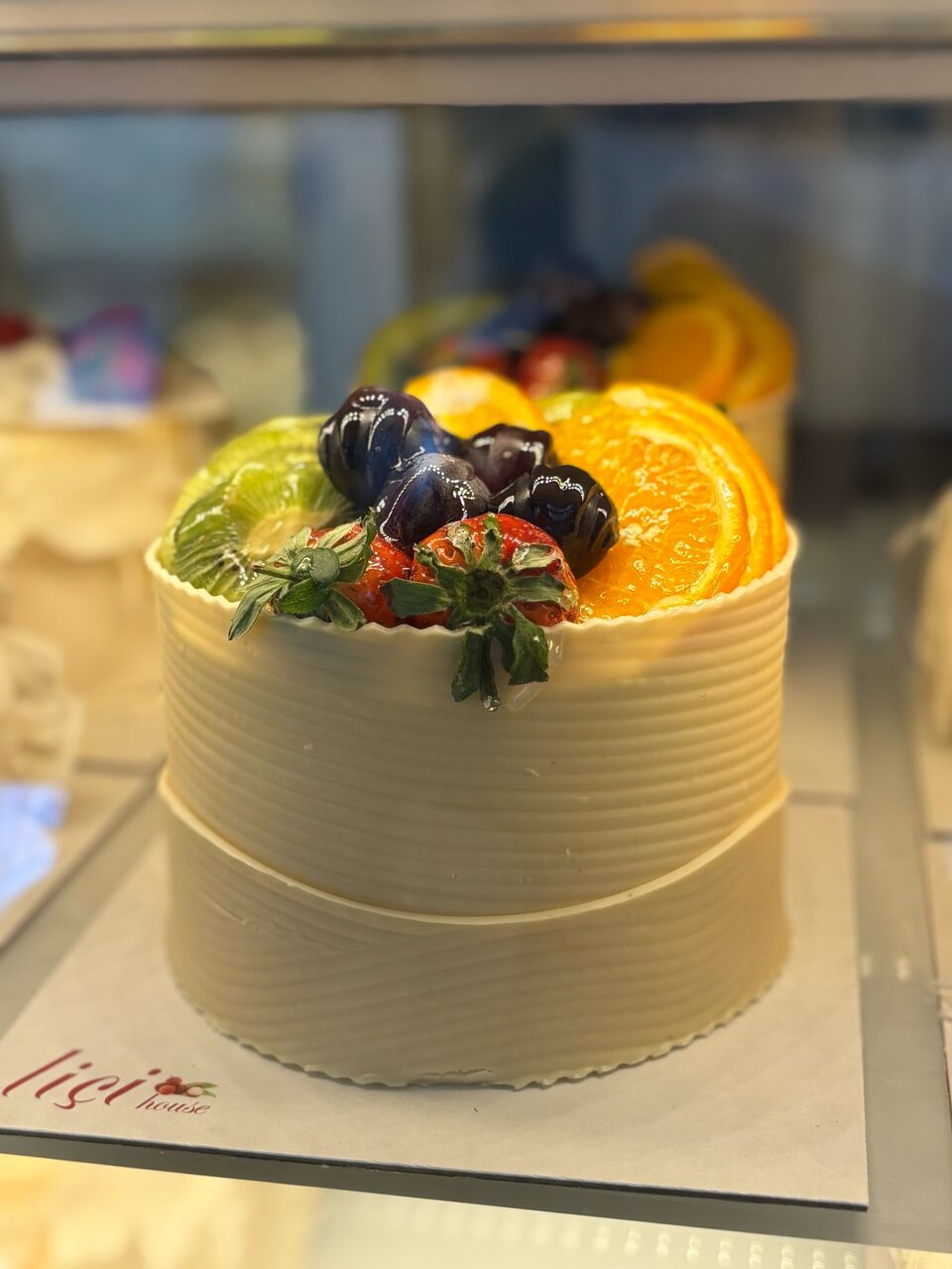 Meyveli yaş pasta